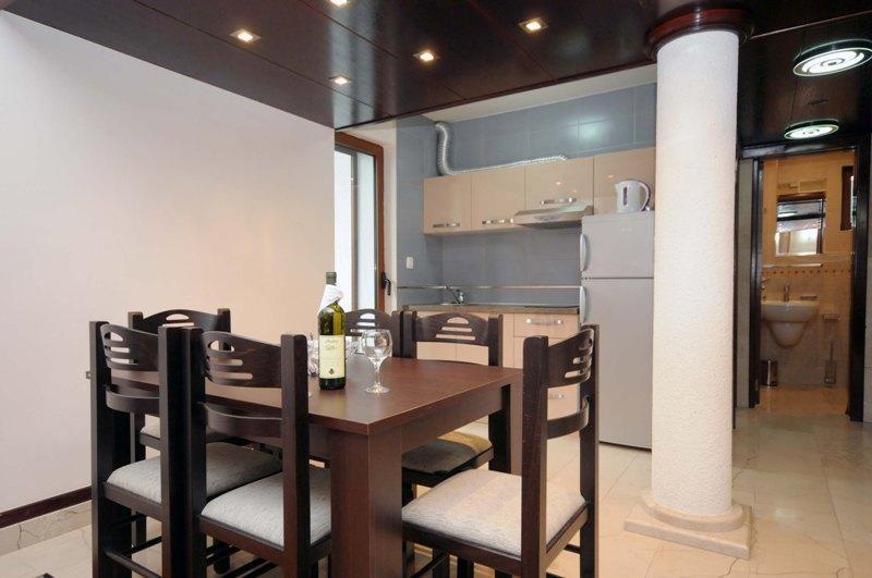 Sunny Boulevard Apartment *
