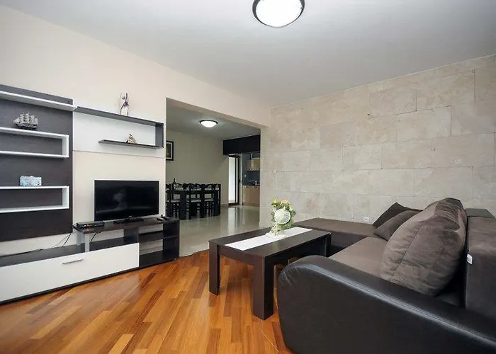 Sunny Boulevard Apartment